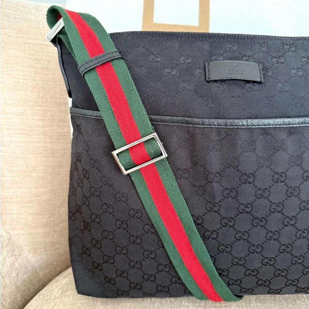 Gucci authentic black monogram canvas crossbody Messanger bag red green ribbon
